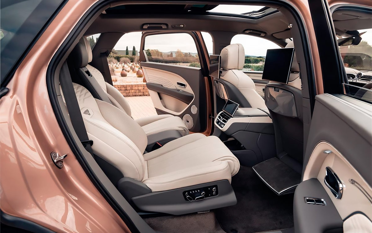 Bentley поставила в автомобиль самолетные кресла: фото