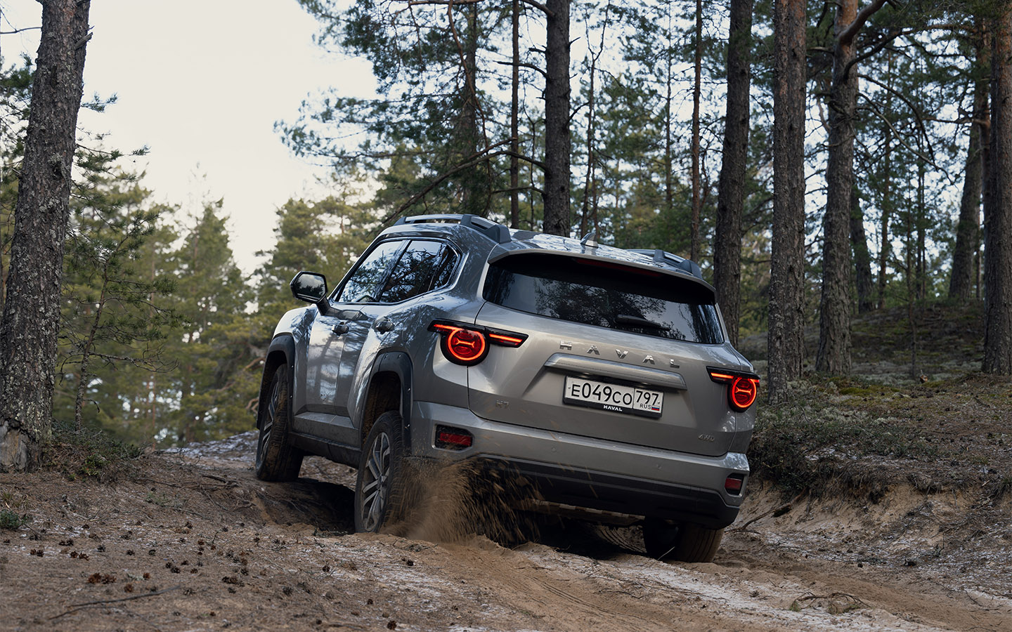 Хода подвески на&nbsp;Haval H7 не очень велики, но &laquo;умная&raquo; электроника позволяет машине справляться с не&nbsp;самыми легкими преградами: диагональное вывешивание для этого &laquo;китайца&raquo; &mdash; не проблема