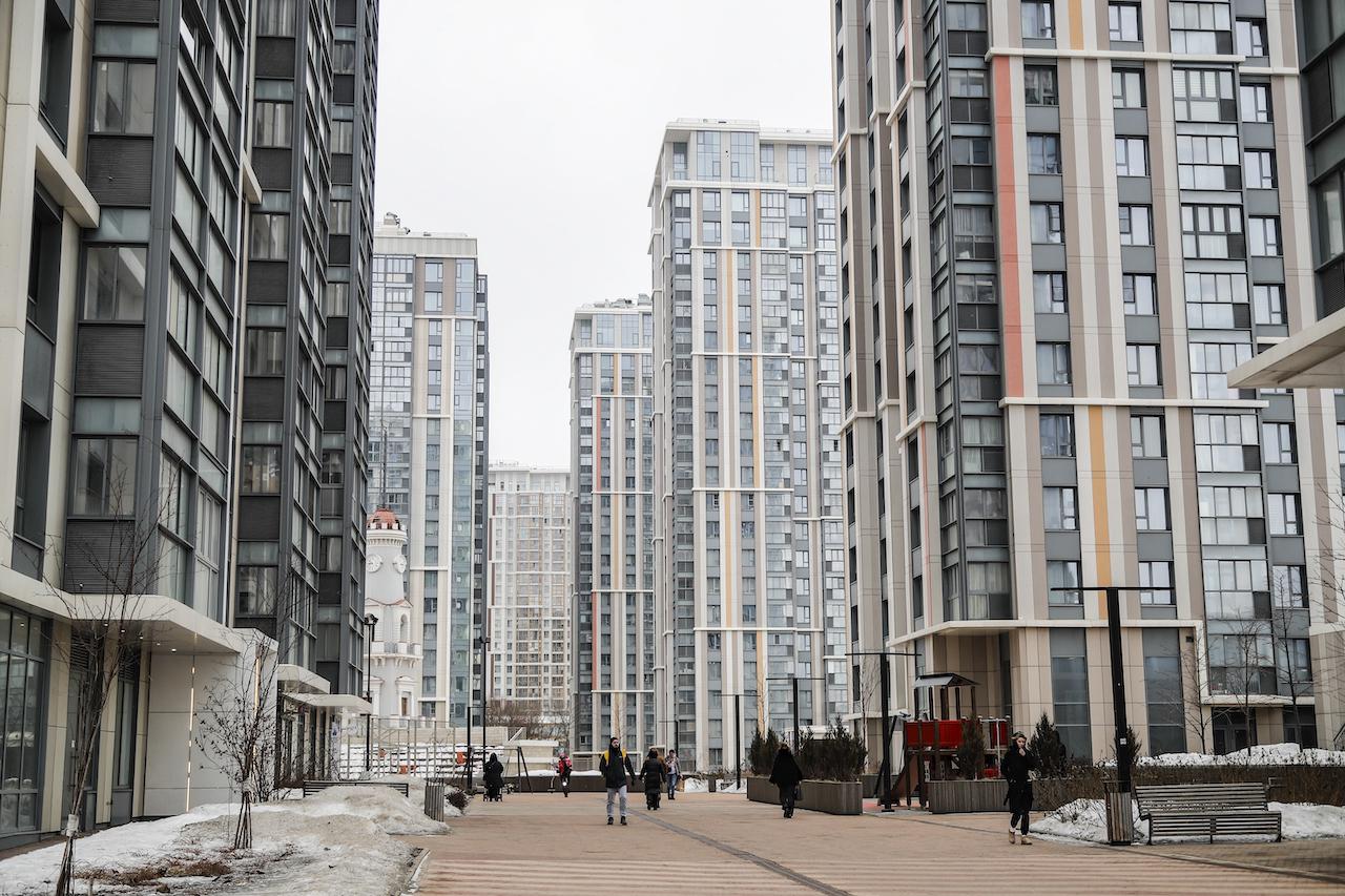 При негативном сценарии &mdash; его условием принято падение темпов продаж на 50% к 2023 году &mdash; расчетный срок реализации проектных остатков составит от 1,4 года в Нижнем Новгороде до 3,9 года в Самаре