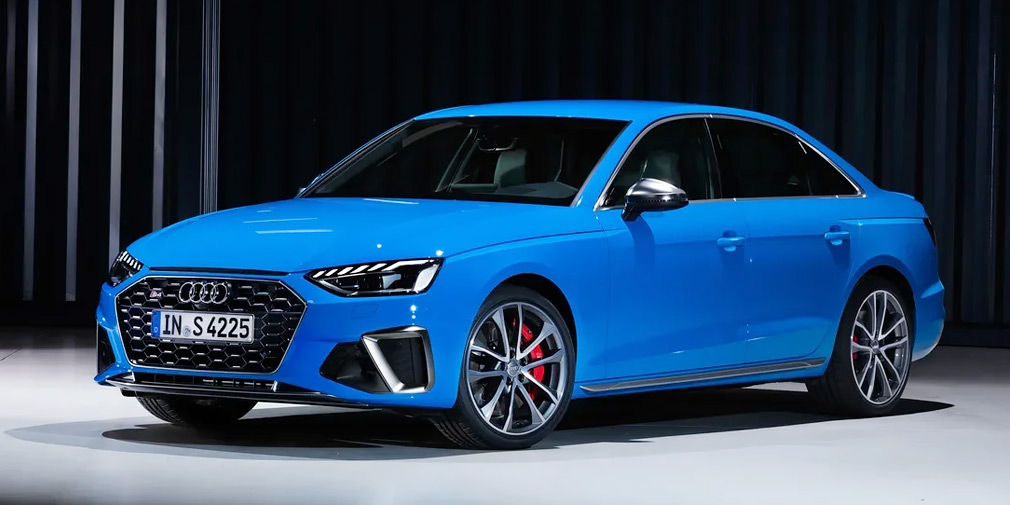 Audi представила обновленные седан и универсал A4