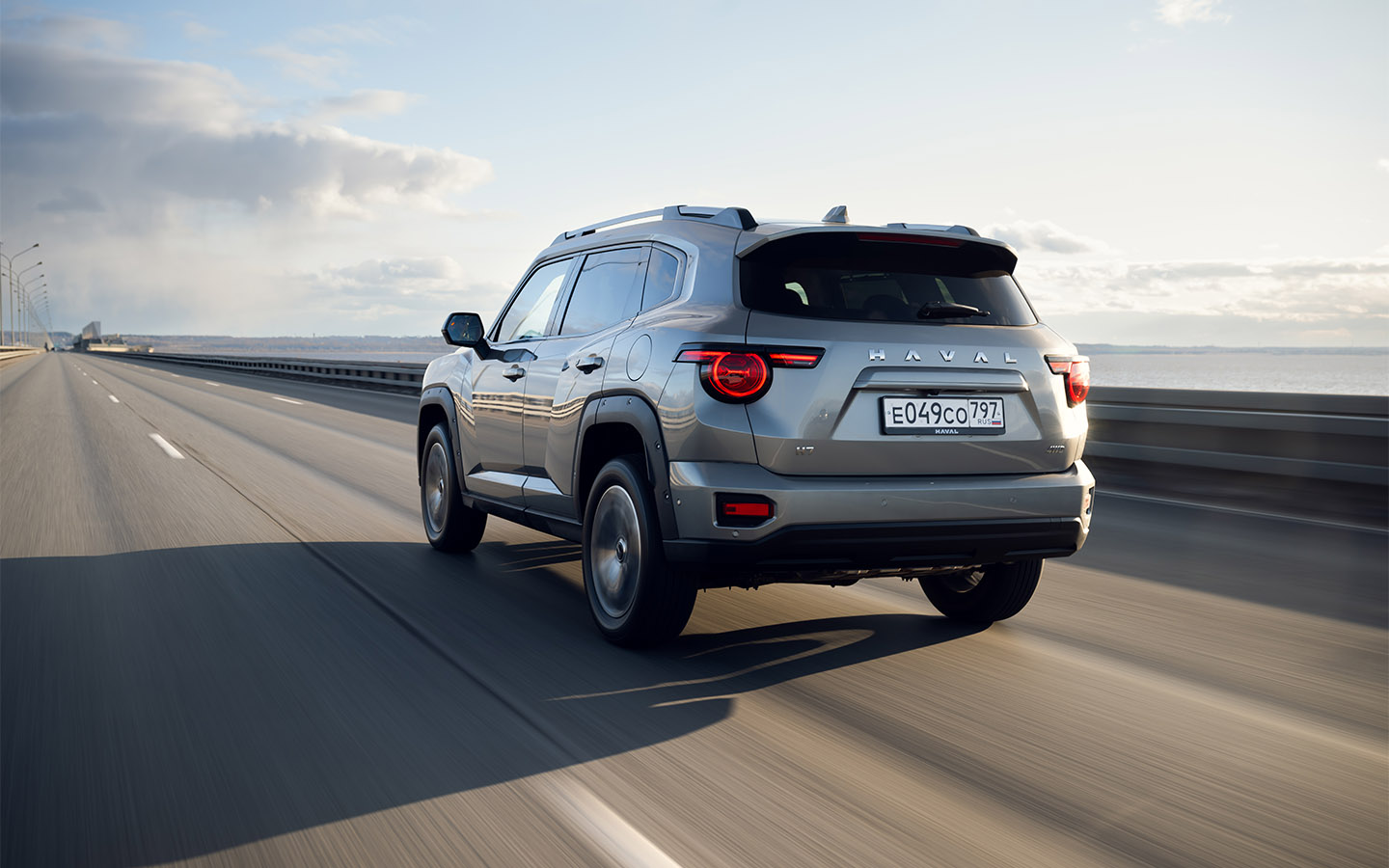 Задние фонари&nbsp;Haval H7 не менее вычурны, чем любая другая деталь этой машины. Не спутаешь ни с одной другой моделью