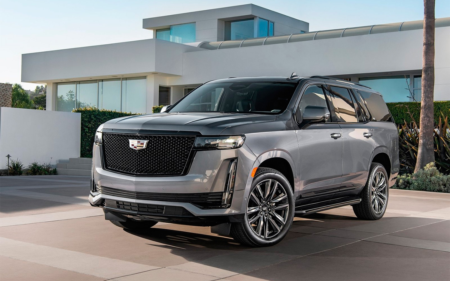Объявлены сроки старта продаж новых Tahoe и Escalade в России