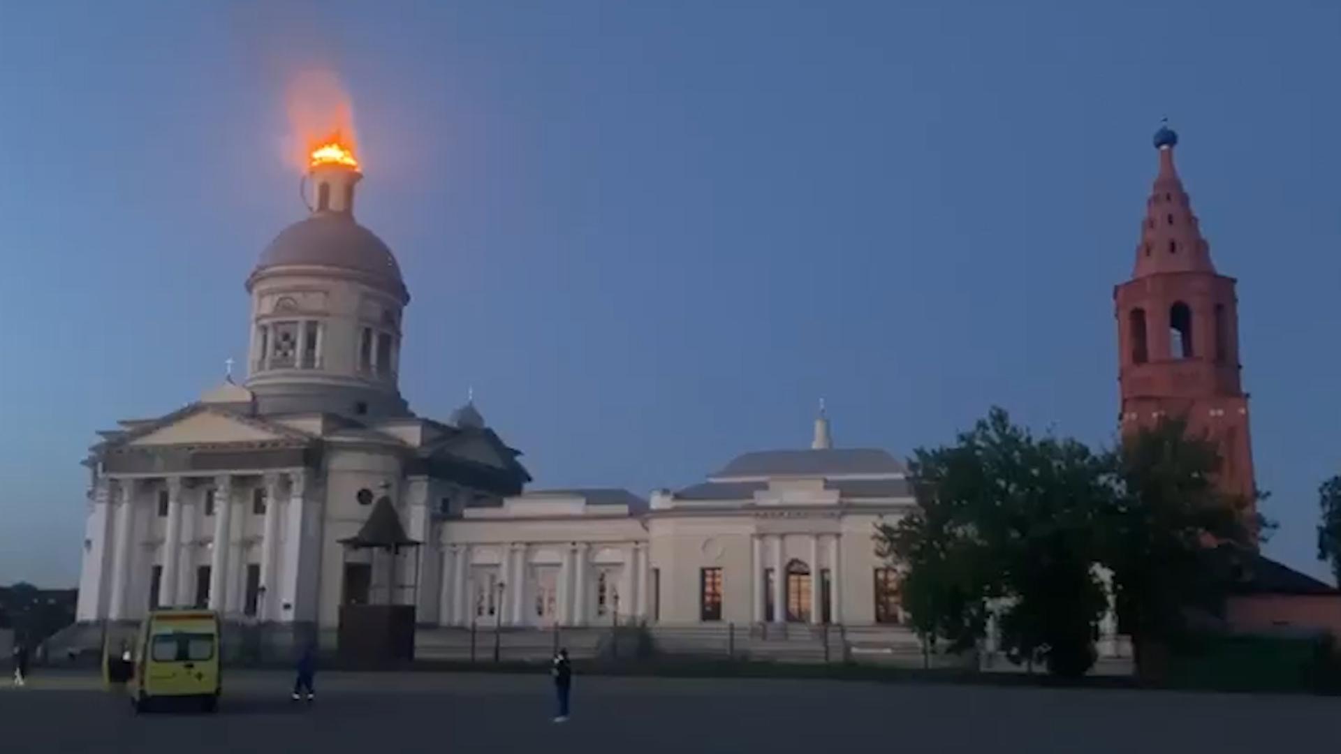 В Тульской области после атаки дрона сгорел купол собора