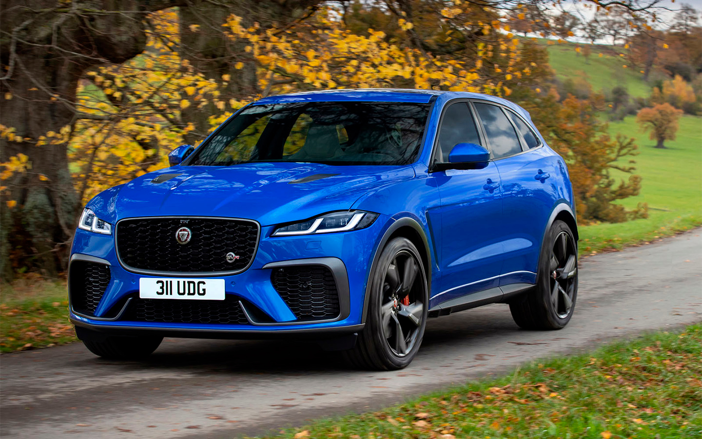 Jaguar обновил спортивную версию кроссовера F-Pace